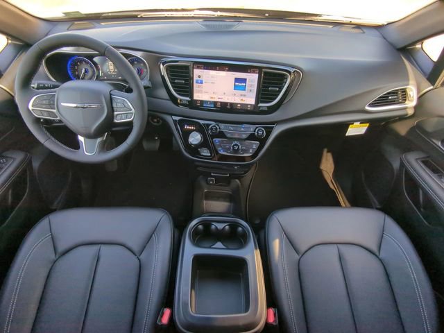 New 2026 Chrysler Voyager LX image 18