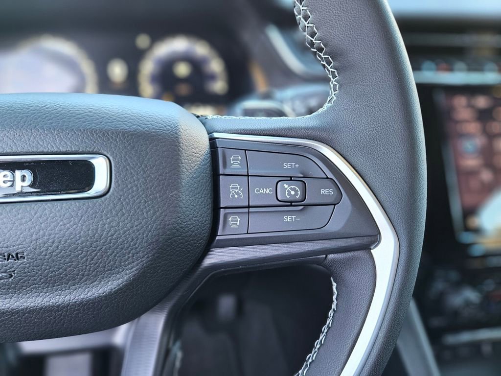 New 2025 Jeep Grand Cherokee Altitude image 28