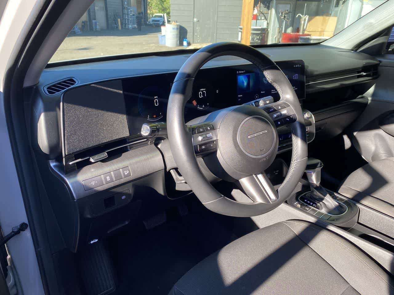 Used 2024 Hyundai Kona SEL AWD/4WD image 2