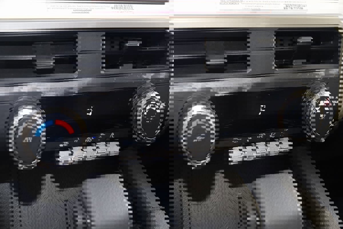 Used 2024 Toyota Tacoma TRD Off-Road image 28