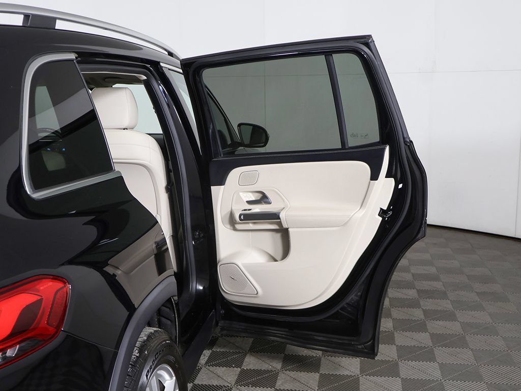 Used 2021 Mercedes-Benz GLB 250 4MATIC w/ Premium Package image 23