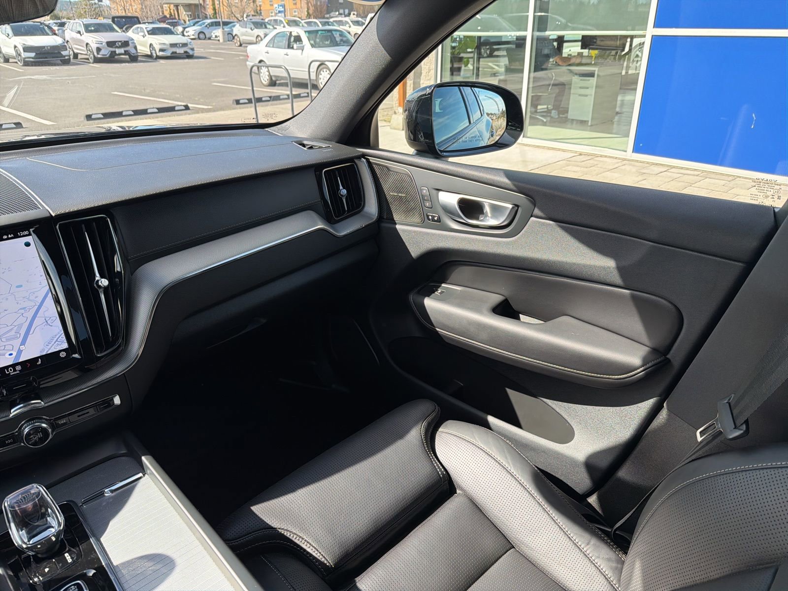 Used 2024 Volvo XC60 B5 Ultimate w/ Protection Package Premier image 12