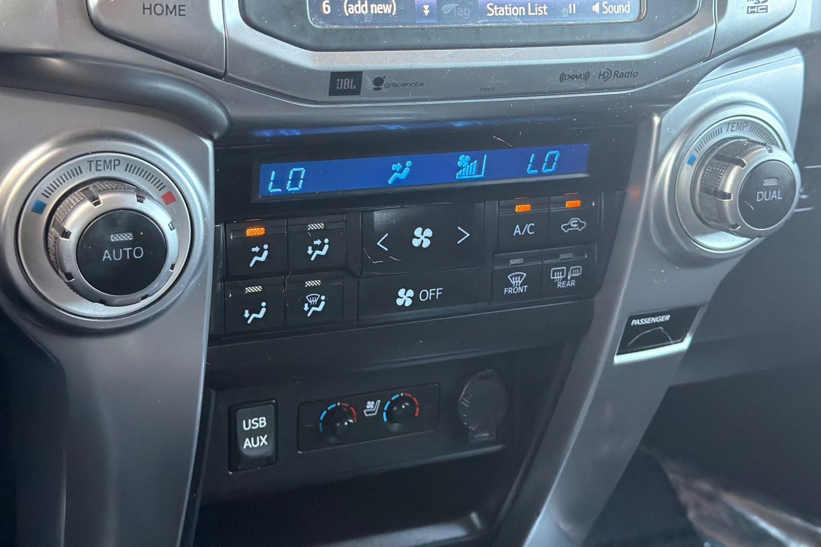 Used 2019 Toyota 4Runner Limited AWD/4WD image 25
