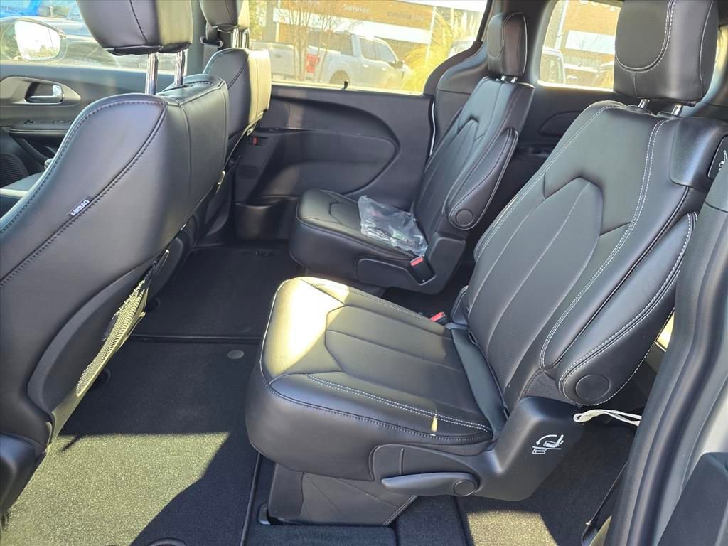 New 2026 Chrysler Pacifica Select w/ S Appearance Package FWD image 5