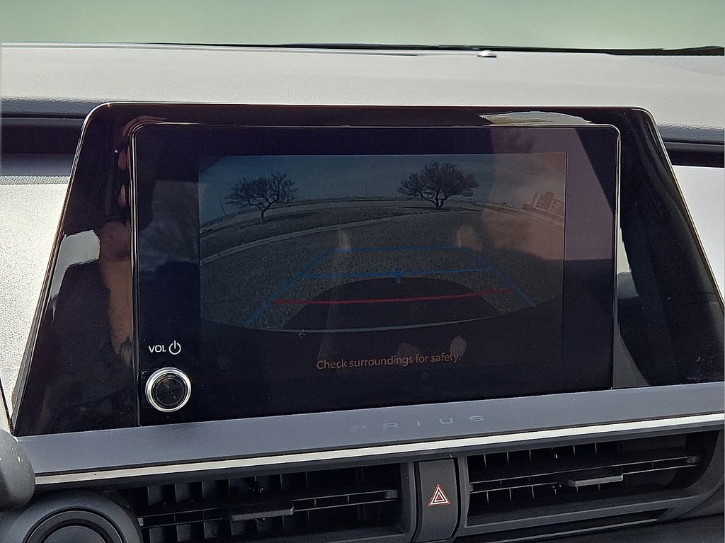 Used 2025 Toyota Prius LE image 29