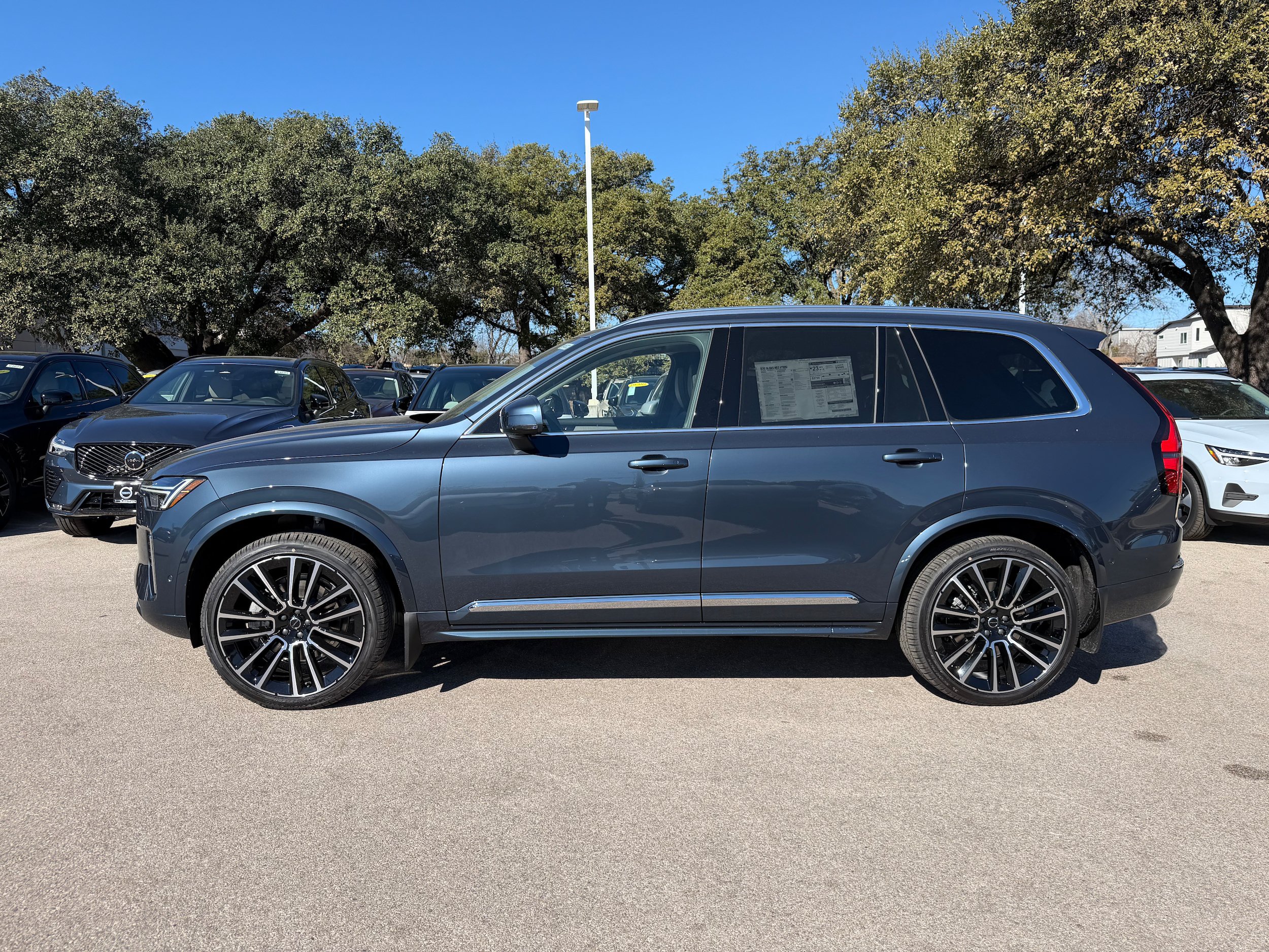 New 2026 Volvo XC90 B6 Ultra w/ Lounge Package AWD/4WD image 3