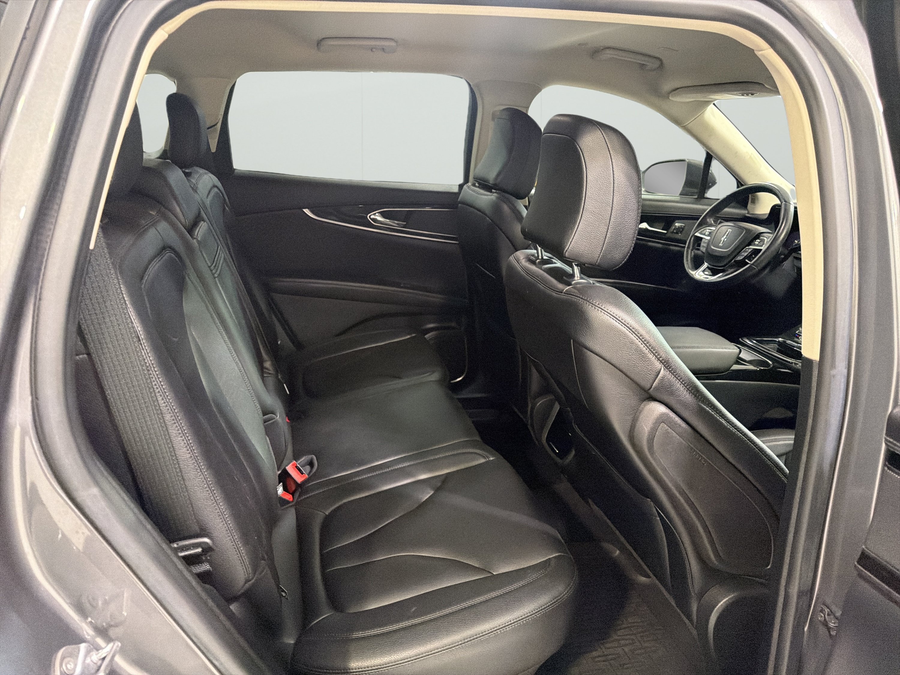 Used 2023 Lincoln Nautilus FWD w/ Premium Package image 11
