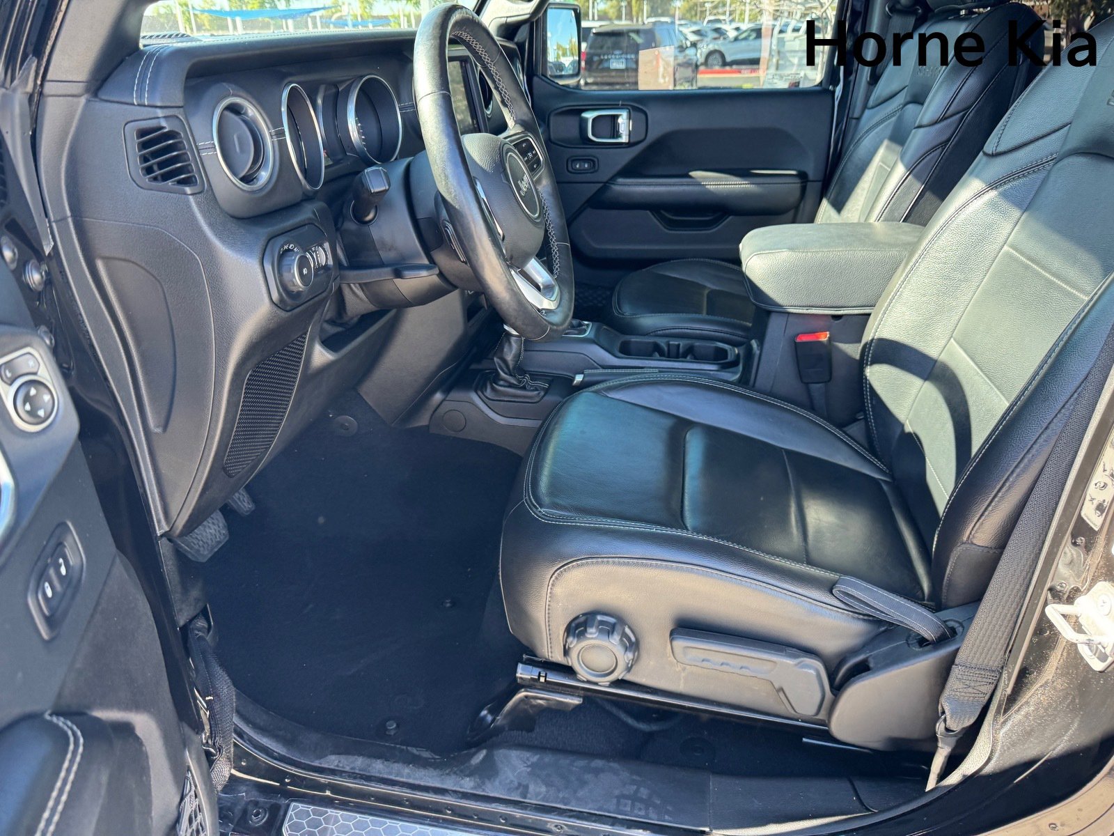 Used 2018 Jeep Wrangler Unlimited Sahara AWD/4WD image 10