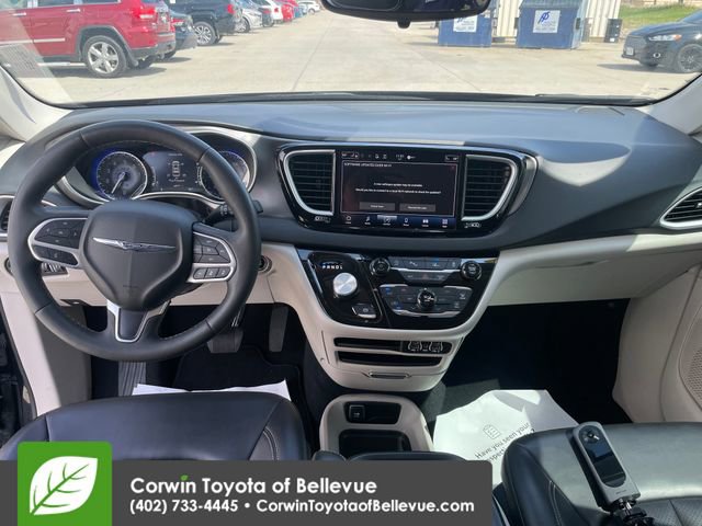 Used 2023 Chrysler Pacifica Touring-L image 20
