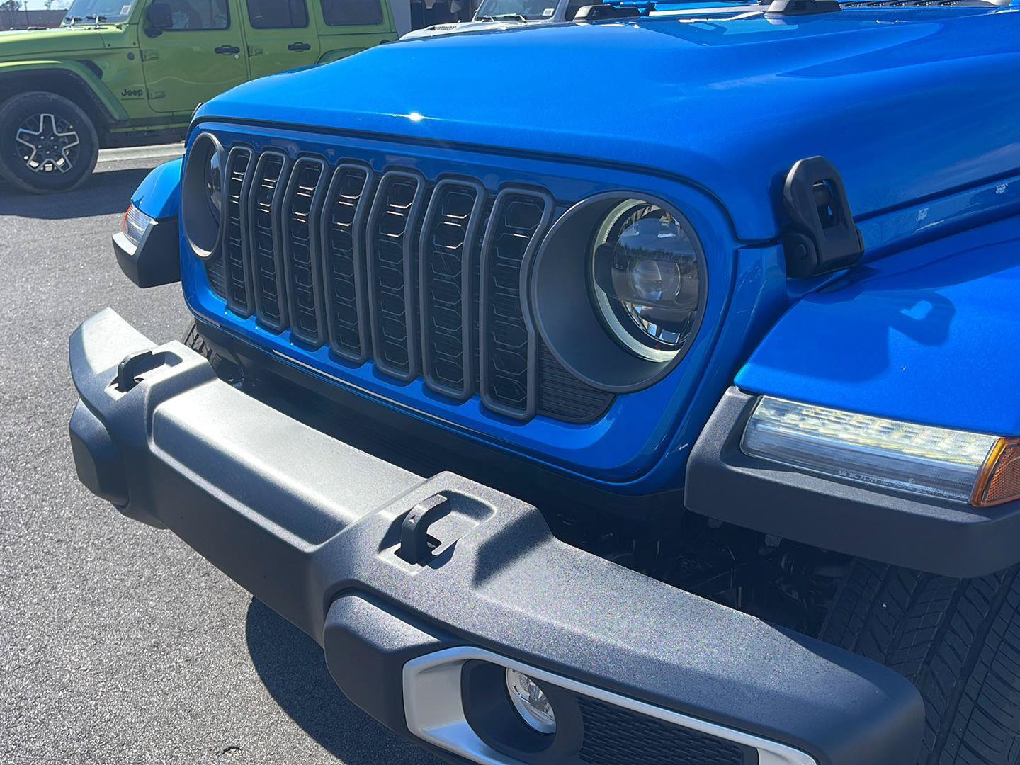 New 2026 Jeep Gladiator Sport AWD/4WD image 11