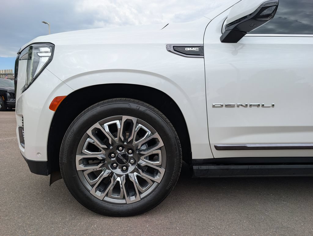 Used 2024 GMC Yukon Denali Ultimate AWD/4WD image 11