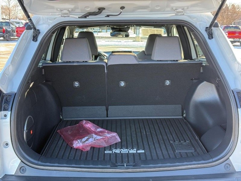 Used 2024 Toyota Corolla Cross SE w/ Moonroof Package image 9