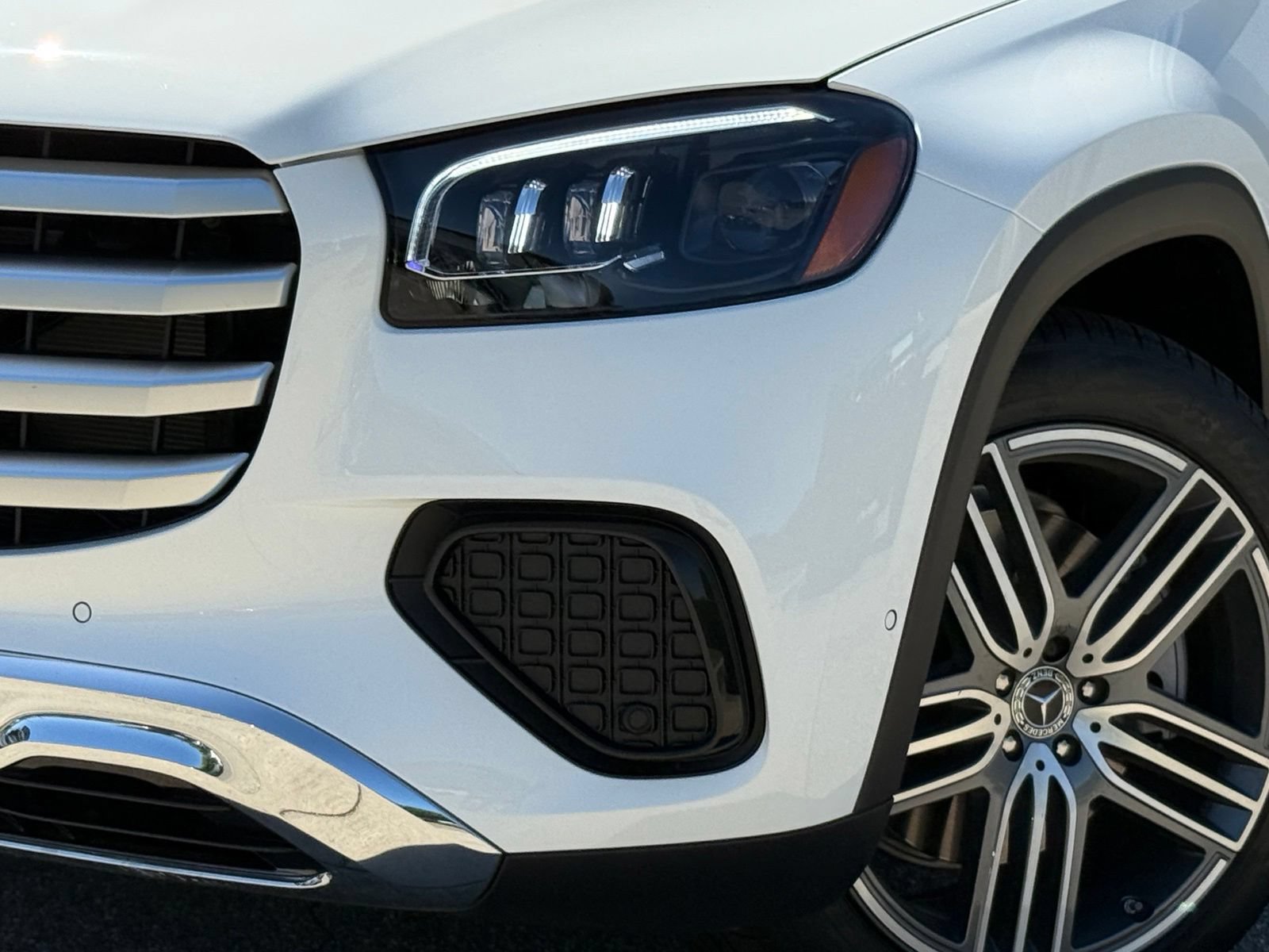 New 2026 Mercedes-Benz GLS 450 4MATIC image 3