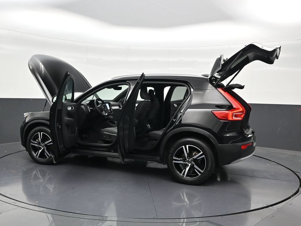 Used 2023 Volvo XC40 B4 Core FWD image 37