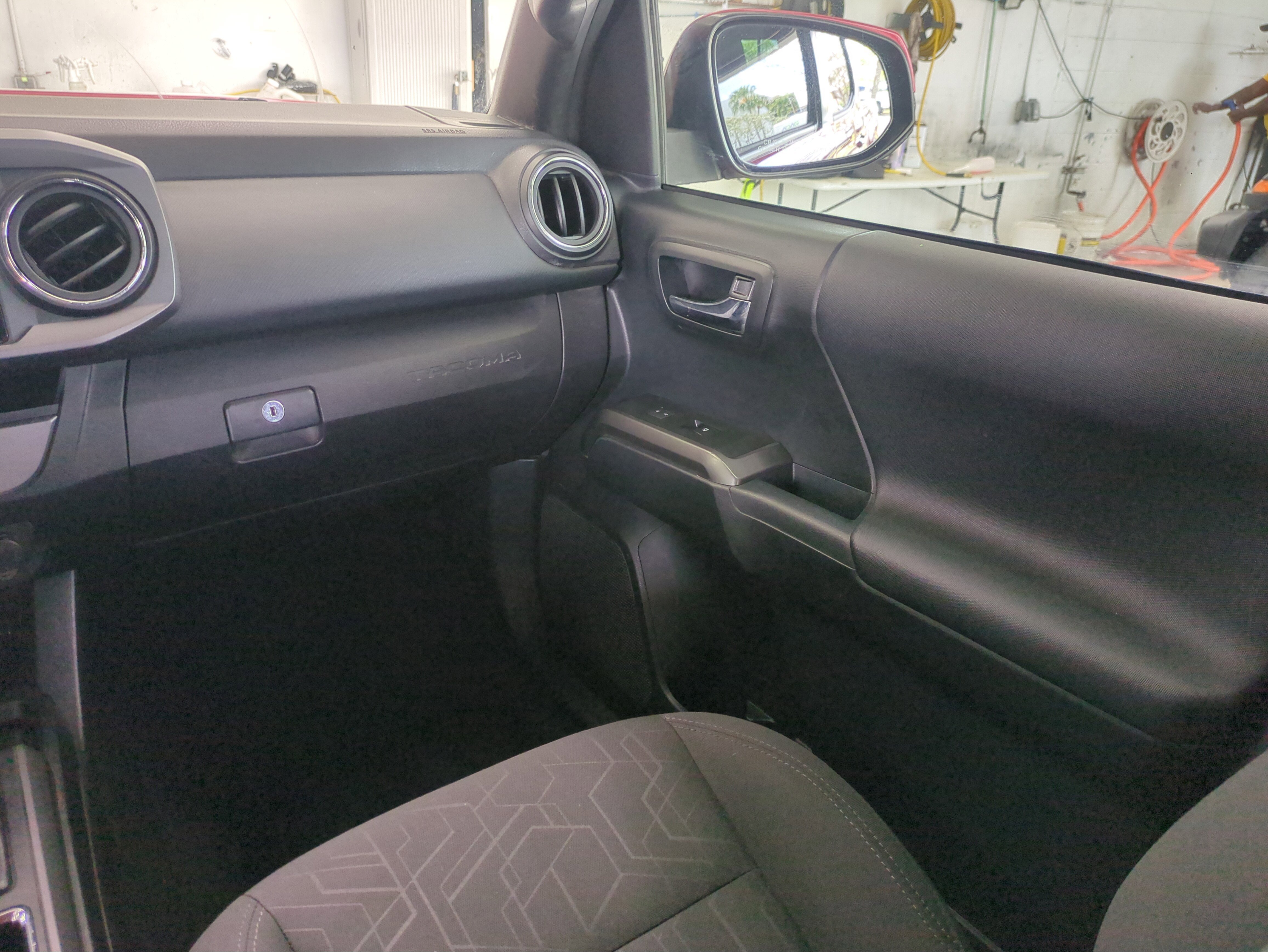 Used 2018 Toyota Tacoma TRD Off-Road image 19