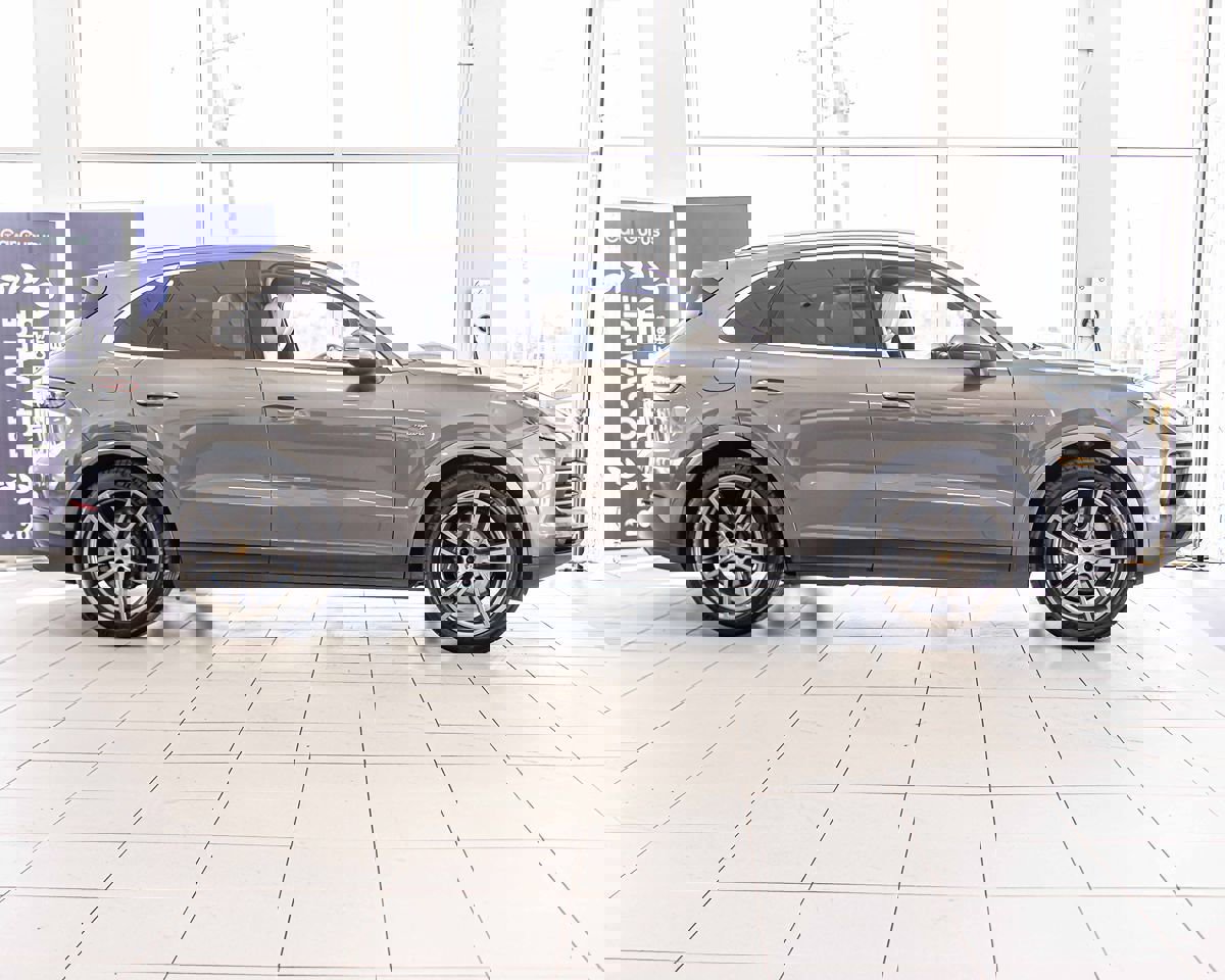 Used 2021 Porsche Cayenne E-Hybrid image 10