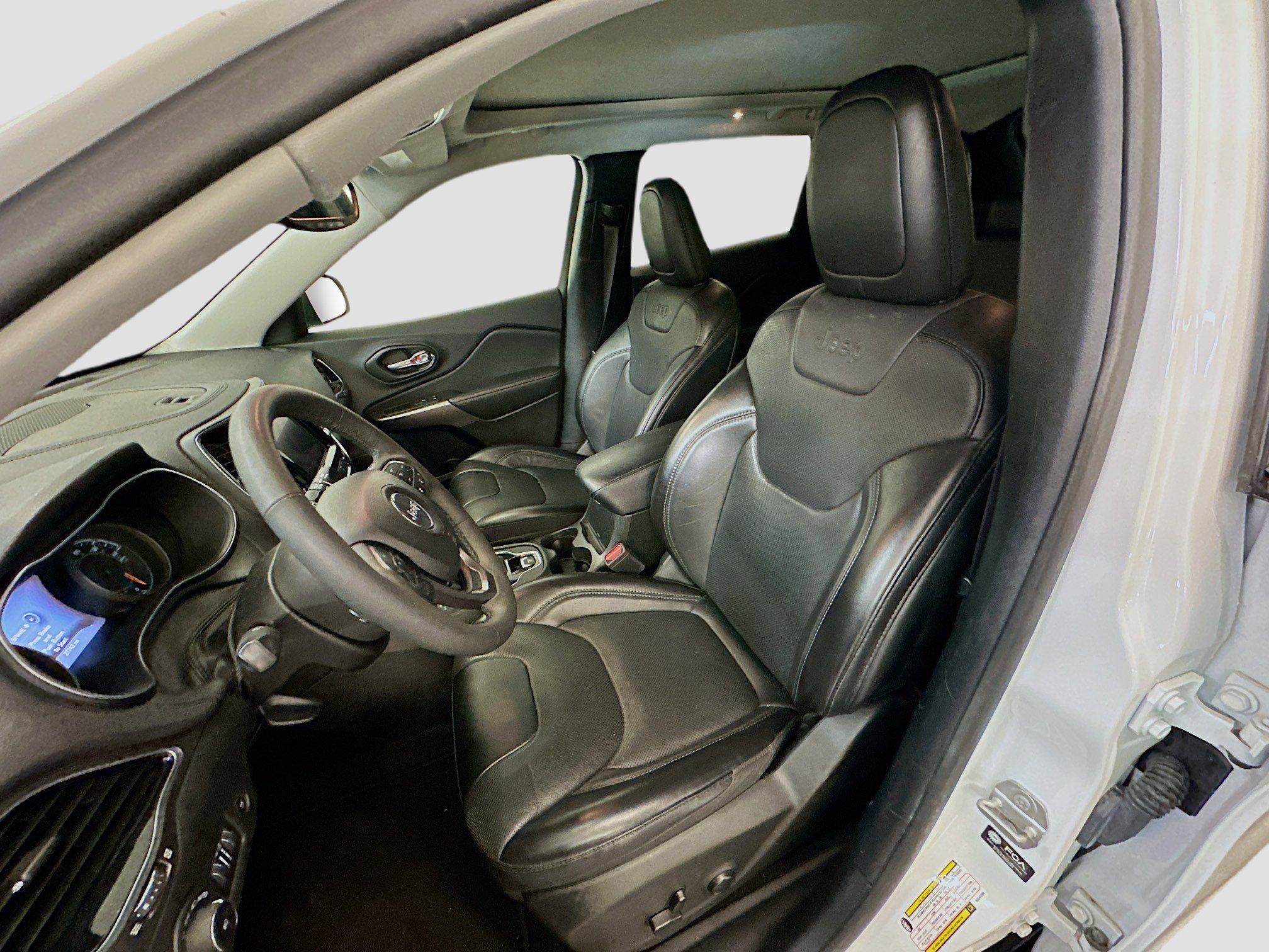 Used 2022 Jeep Cherokee Limited w/ Elite Package AWD/4WD image 13