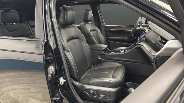 Used 2024 Jeep Grand Cherokee Limited w/ Luxury Tech Group II AWD/4WD image 23