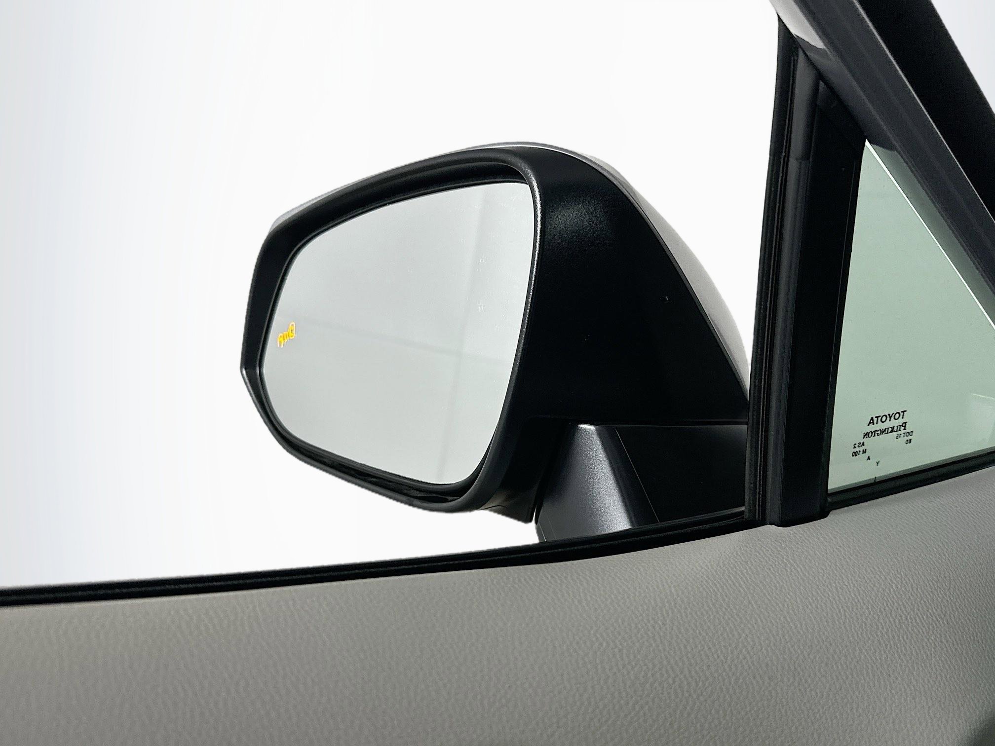 Used 2025 Toyota RAV4 XLE w/ Convenience Package FWD image 16