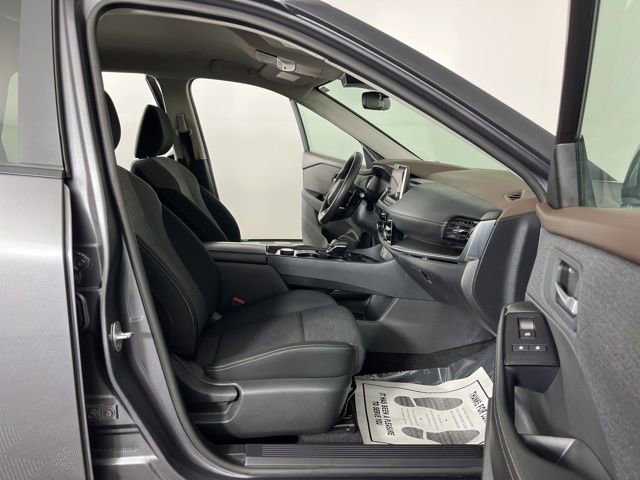 Used 2023 Nissan Rogue SV image 38