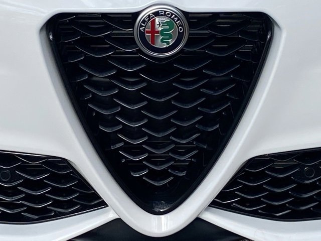 New 2025 Alfa Romeo Giulia AWD image 11