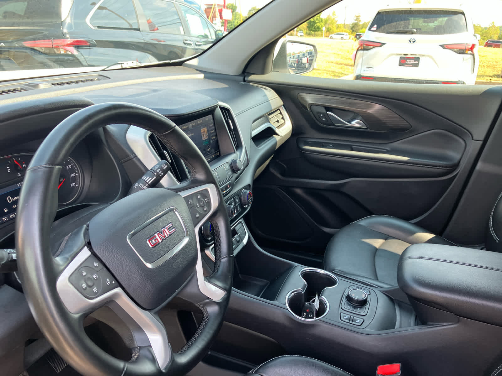 Used 2024 GMC Terrain SLT image 9