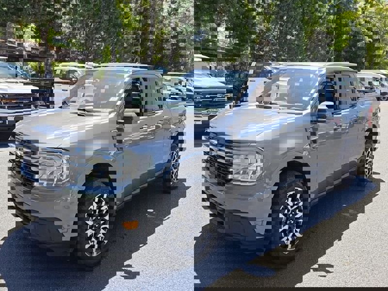 Used 2023 Ford Maverick Lariat w/ Lariat Luxury Package FWD image 3