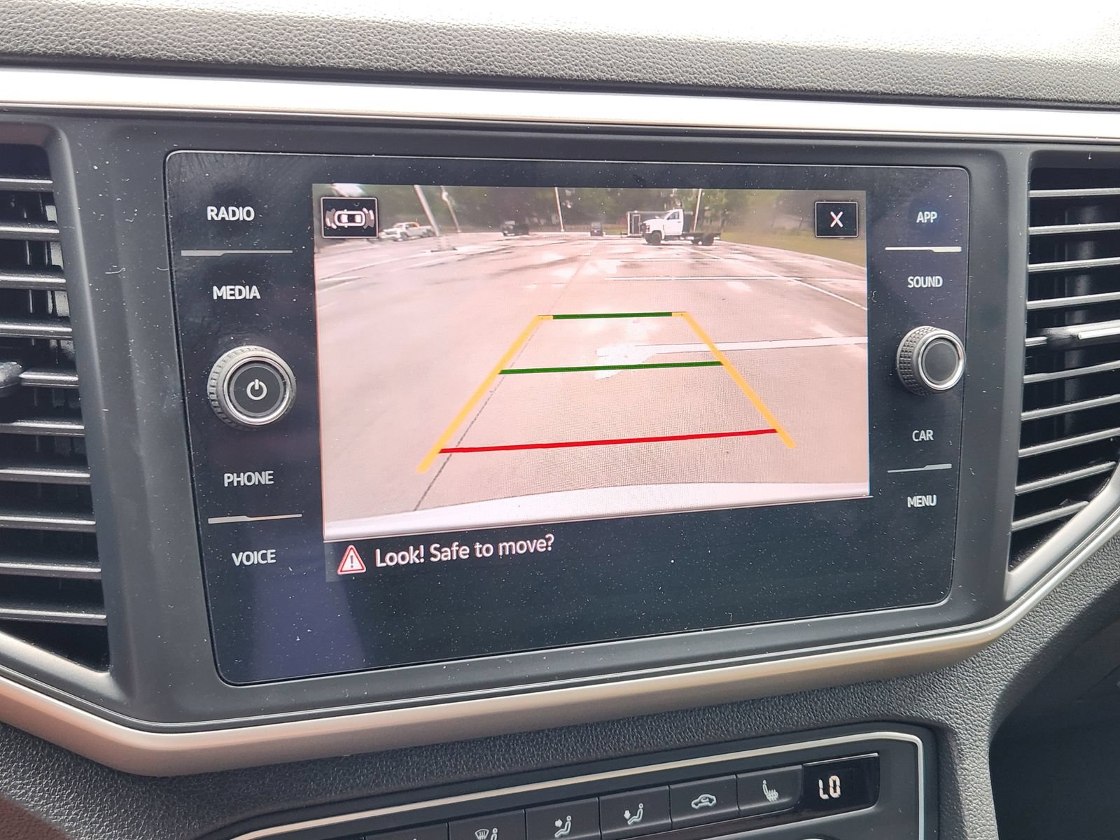 Used 2021 Volkswagen Atlas Cross Sport SE w/ Panoramic Sunroof Package FWD image 19