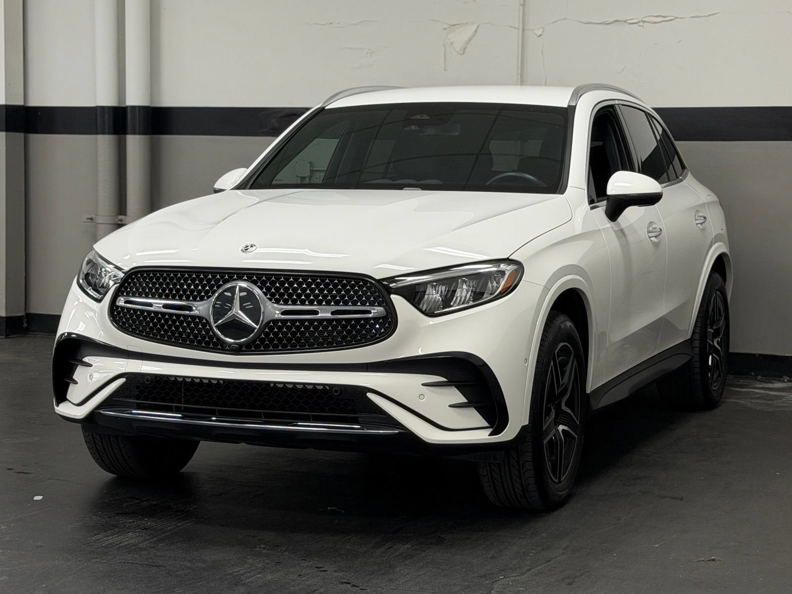 Used 2025 Mercedes-Benz GLC 350e 4MATIC image 7