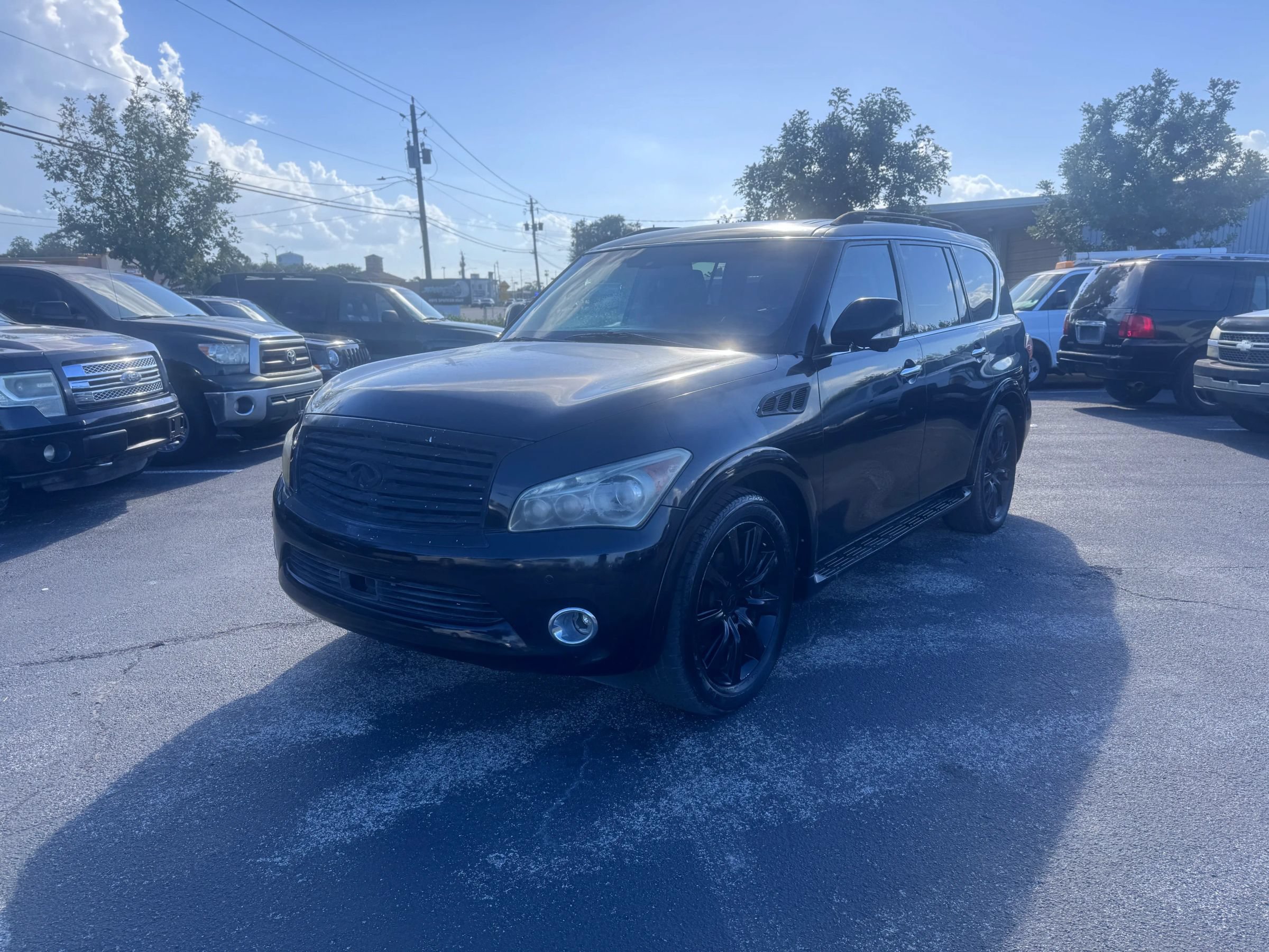 Used 2011 INFINITI QX56 2WD w/ Deluxe Touring Pkg image 1