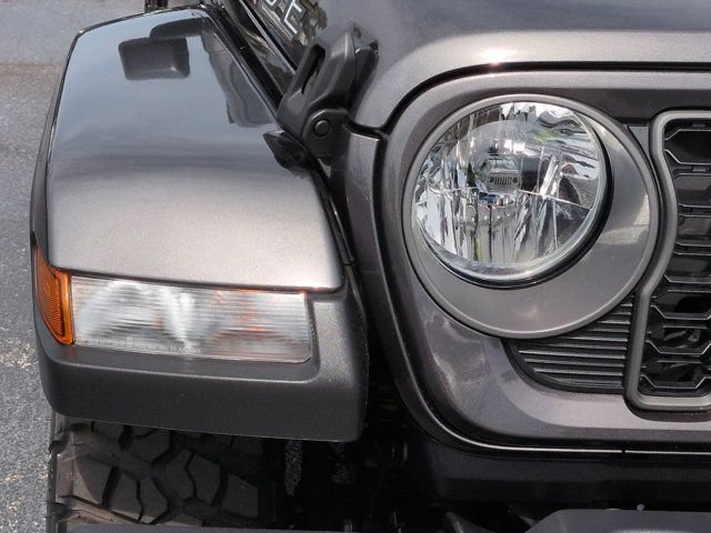 Used 2025 Jeep Gladiator Sport AWD/4WD image 10