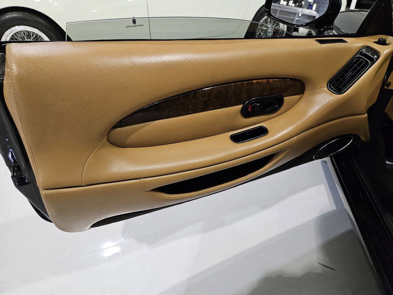 Used 1997 Aston Martin DB7 Volante image 24