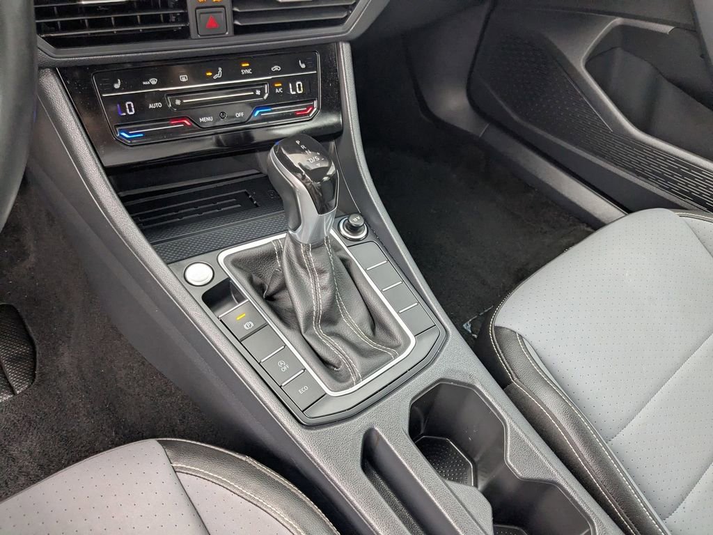 Used 2025 Volkswagen Jetta SE image 22