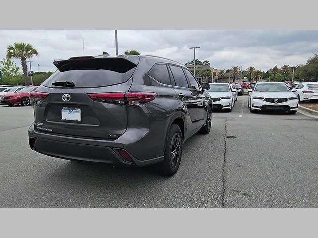 Used 2023 Toyota Highlander XLE FWD image 28