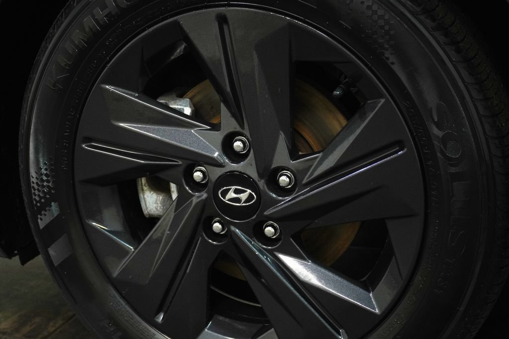Used 2023 Hyundai Elantra SEL w/ Preferred Accessory Package FWD image 10