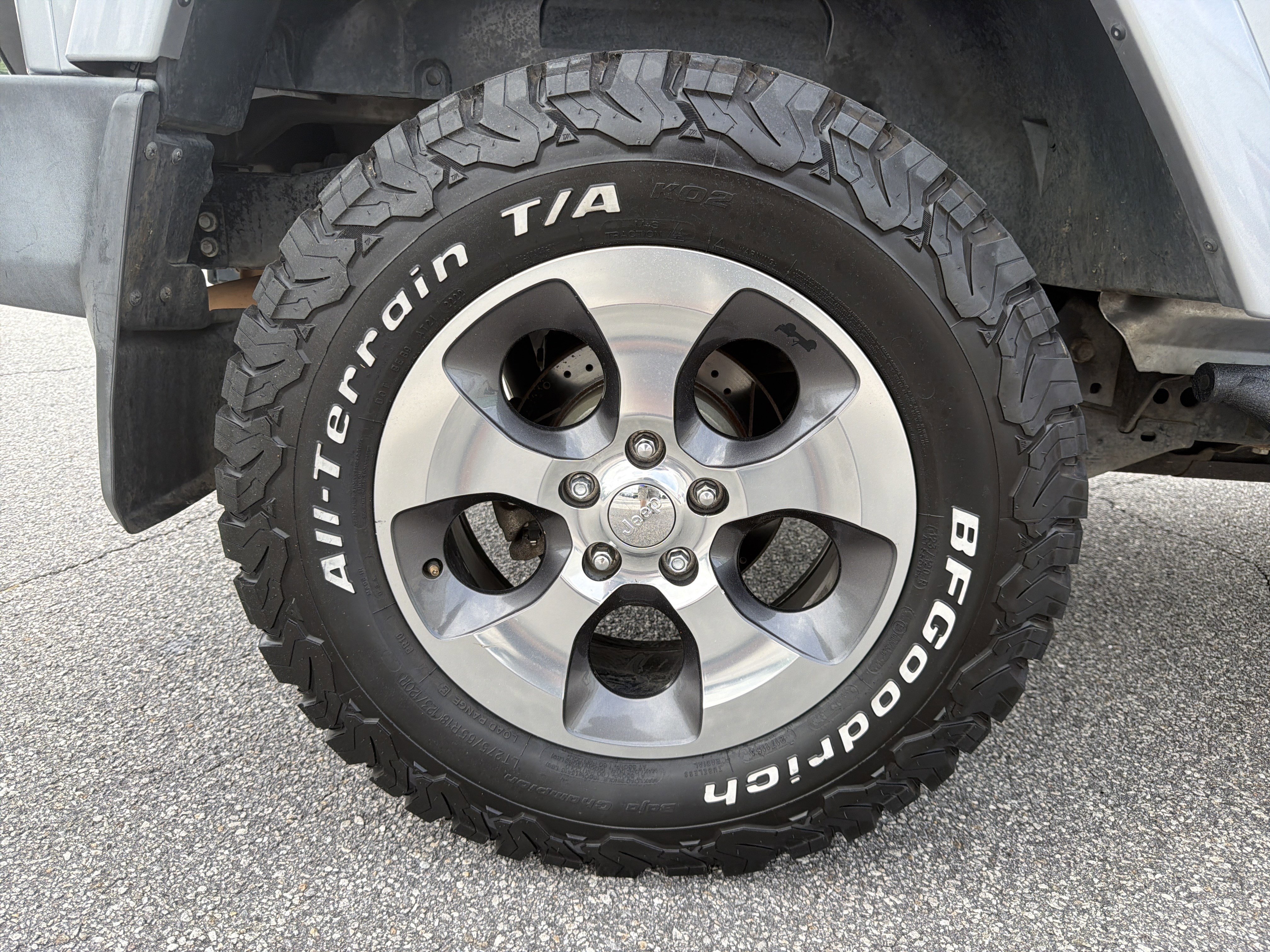 Used 2017 Jeep Wrangler Unlimited Sahara w/ Connectivity Group AWD/4WD image 24