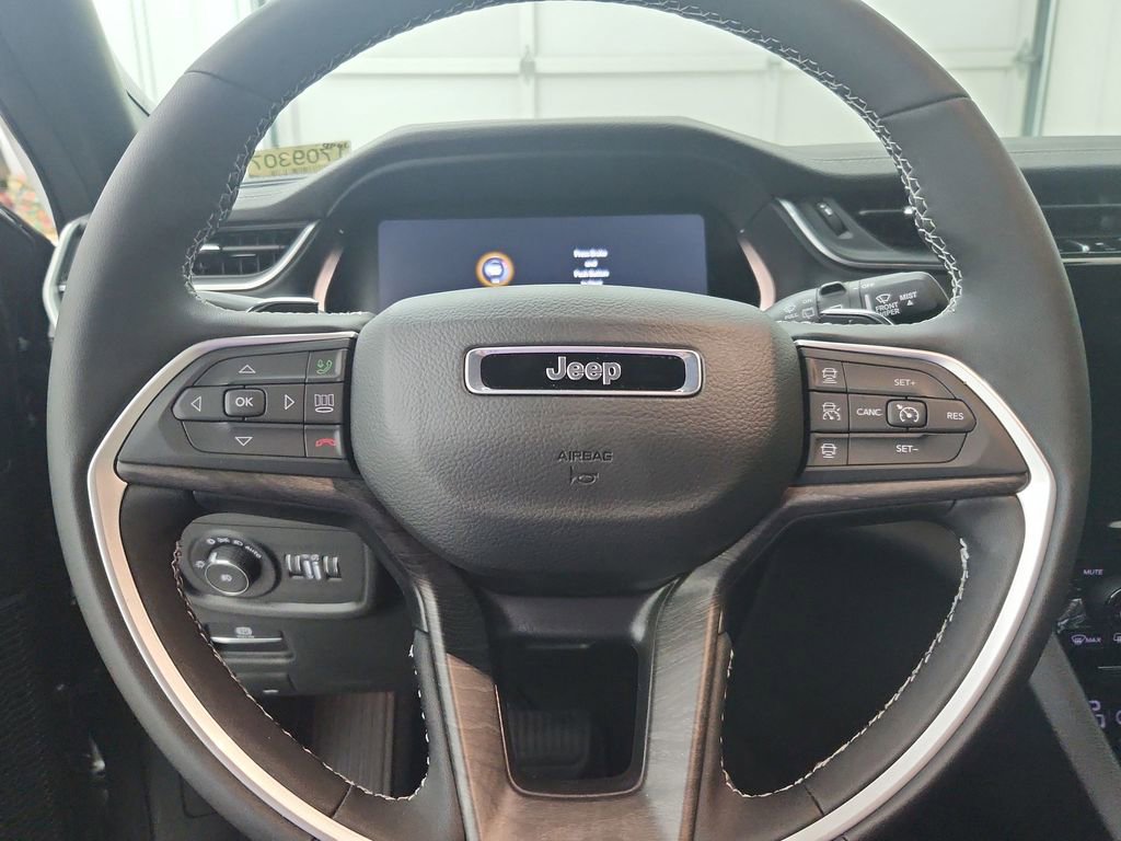 New 2025 Jeep Grand Cherokee L Limited w/ Black Appearance Package image 22