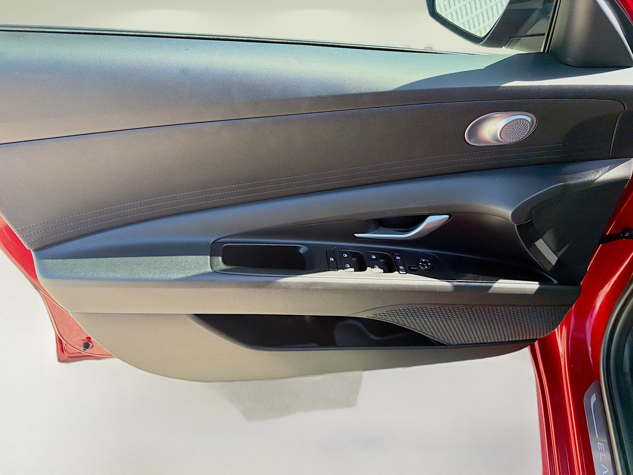 Used 2025 Hyundai Elantra SE image 17