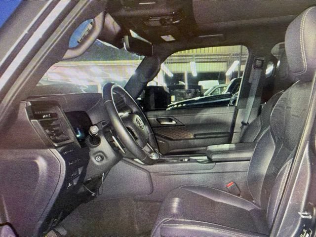 Used 2024 Lexus GX 550 w/ Accessory Package (Z1) AWD/4WD image 6