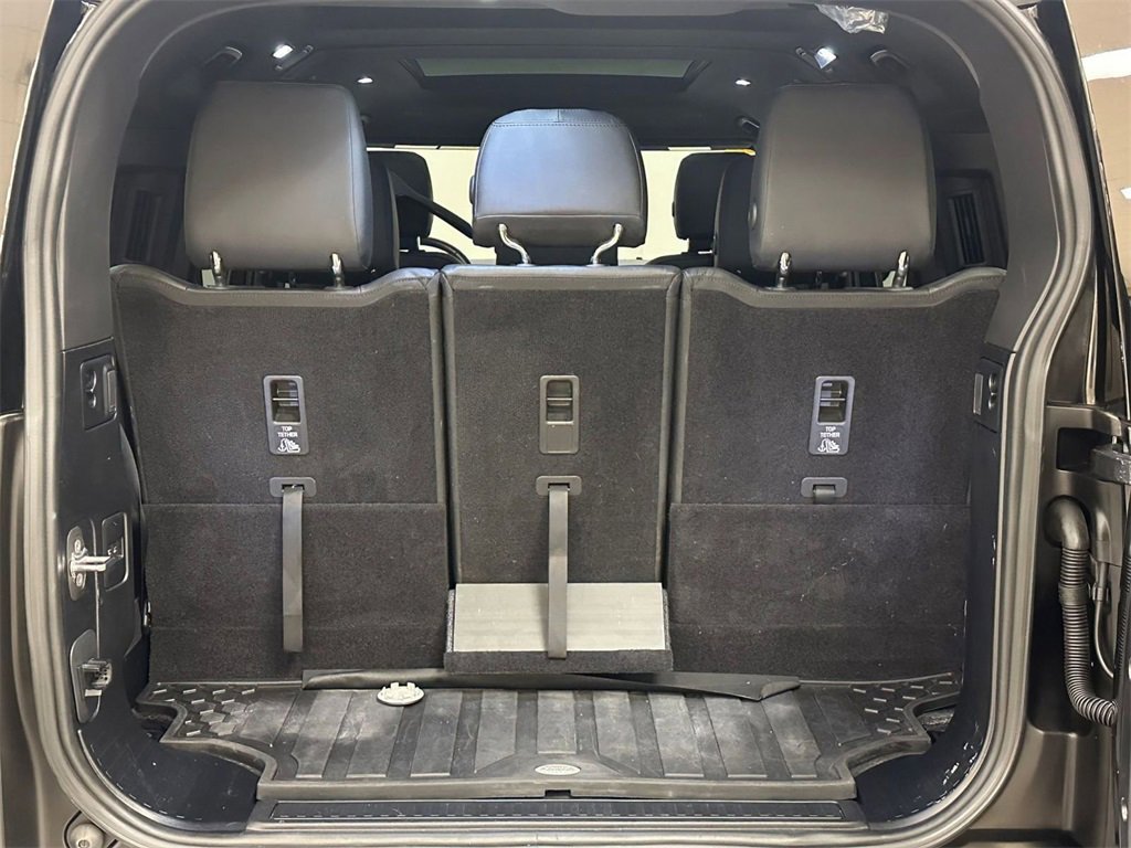 Used 2024 Land Rover Defender 130 S image 31