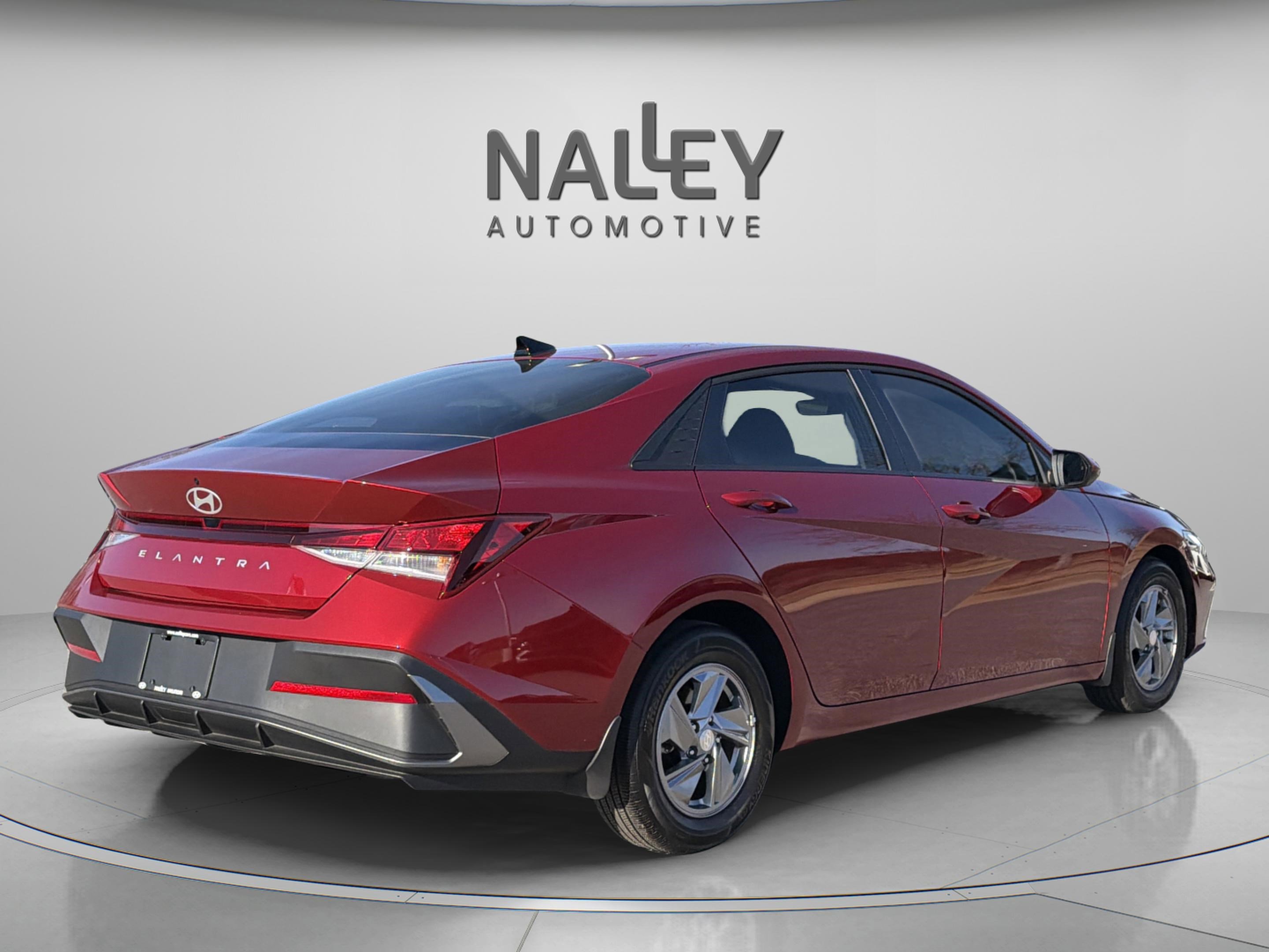 Used 2025 Hyundai Elantra SE image 6