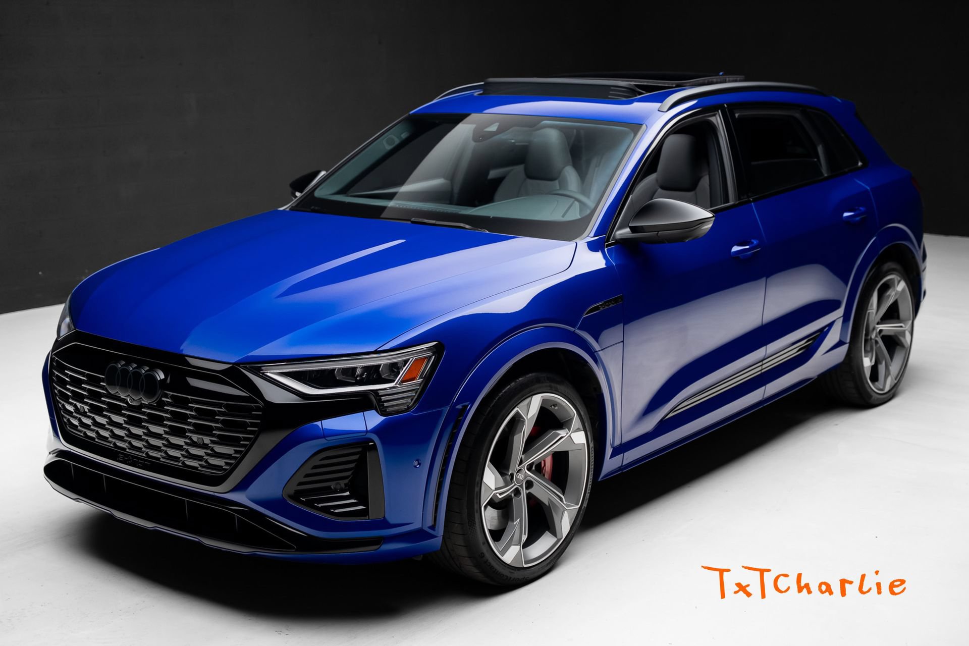 Used 2024 Audi SQ8 e-tron Premium Plus AWD/4WD image 1