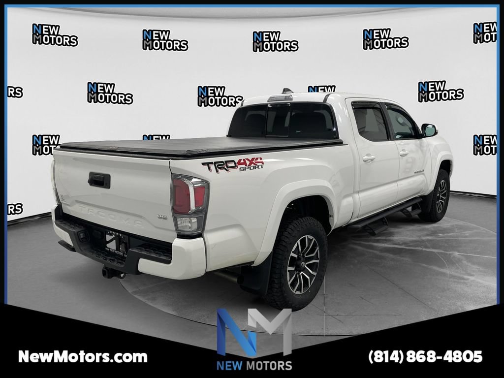 Used 2022 Toyota Tacoma TRD Sport AWD/4WD image 4