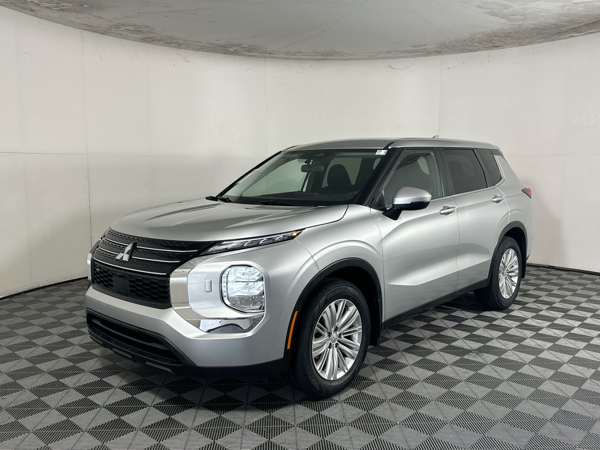 Used 2024 Mitsubishi Outlander ES AWD/4WD image 7