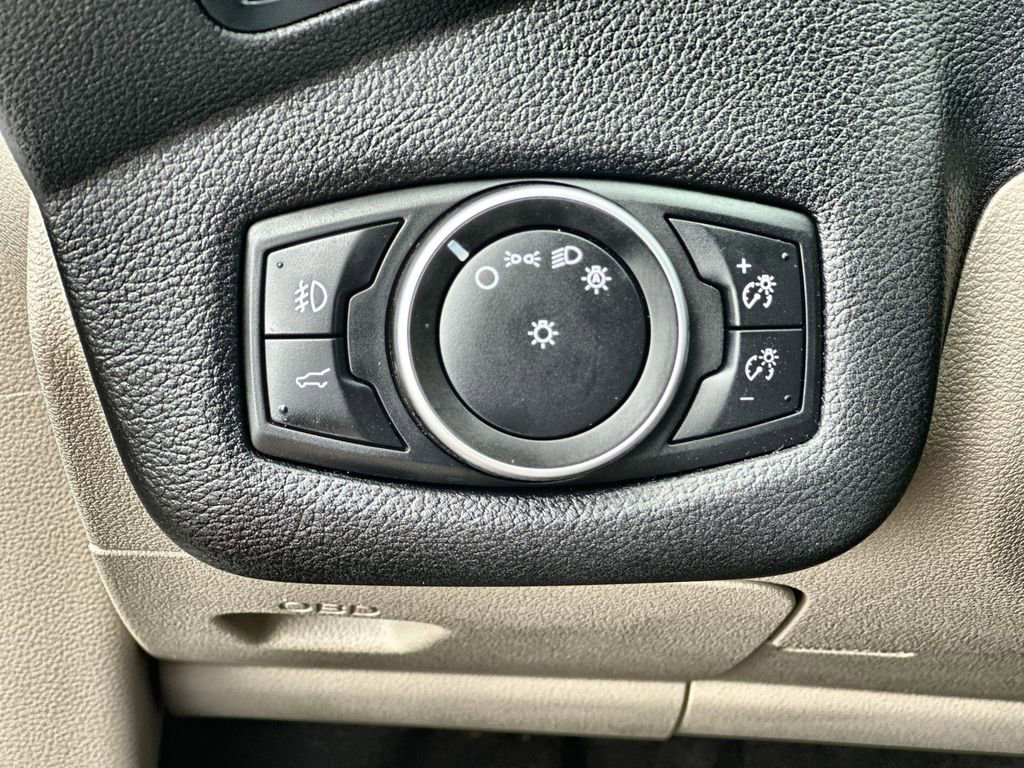 Used 2019 Ford Escape SE image 17