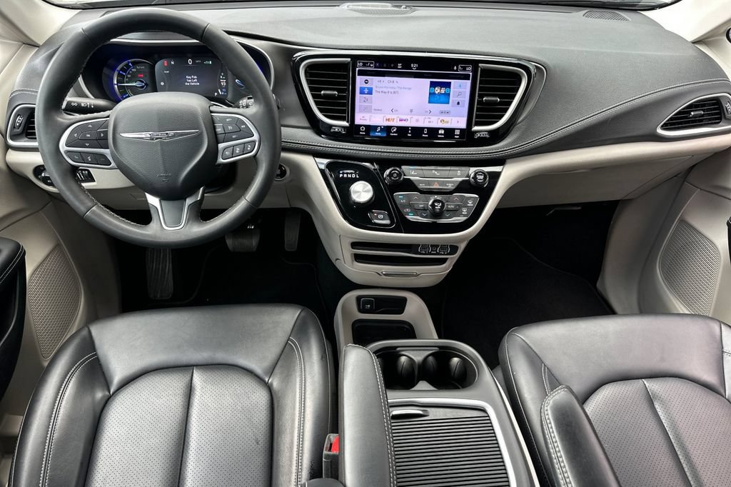 Used 2024 Chrysler Pacifica Limited FWD image 13