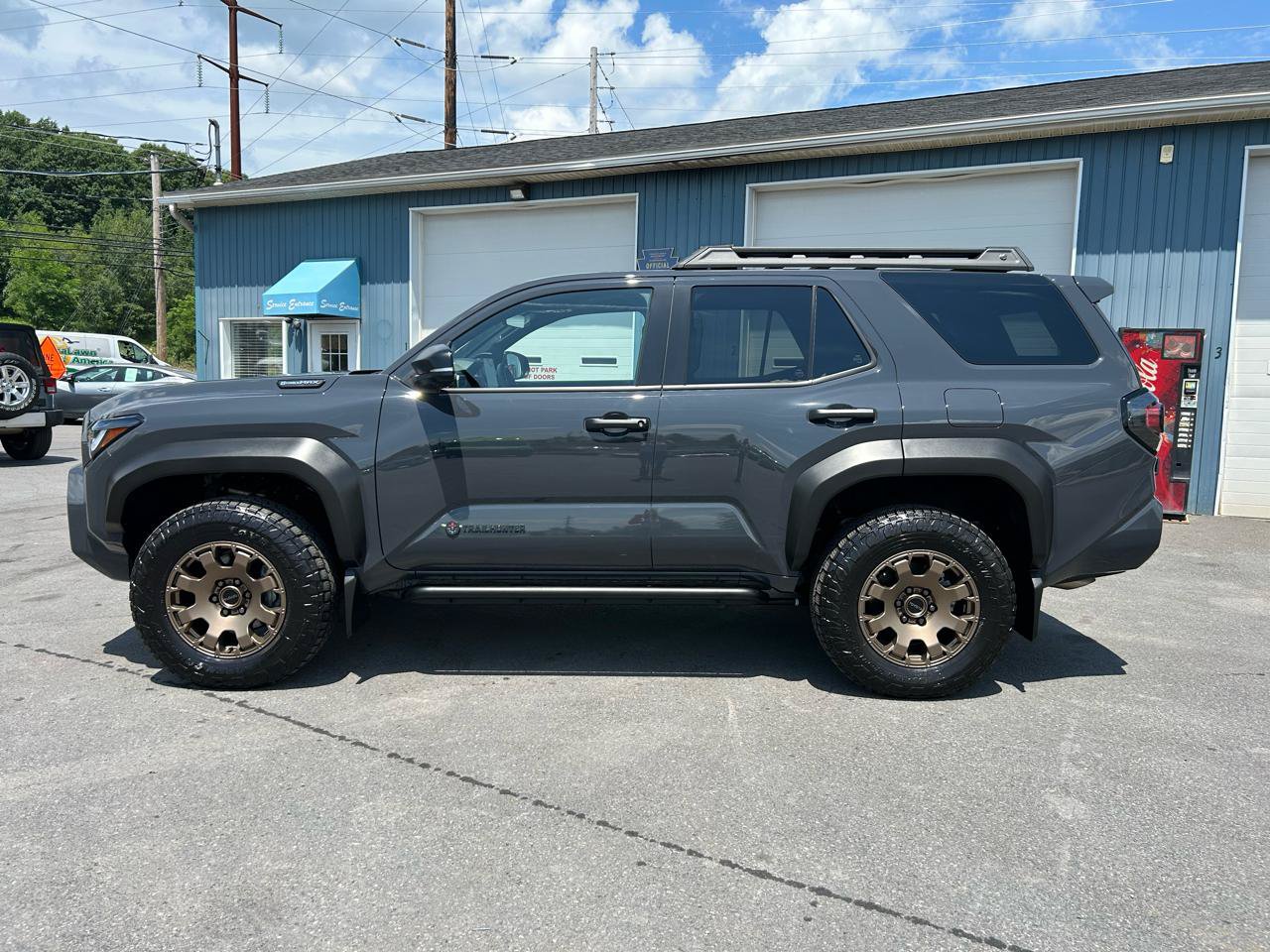 Used 2025 Toyota 4Runner Trailhunter AWD/4WD image 2