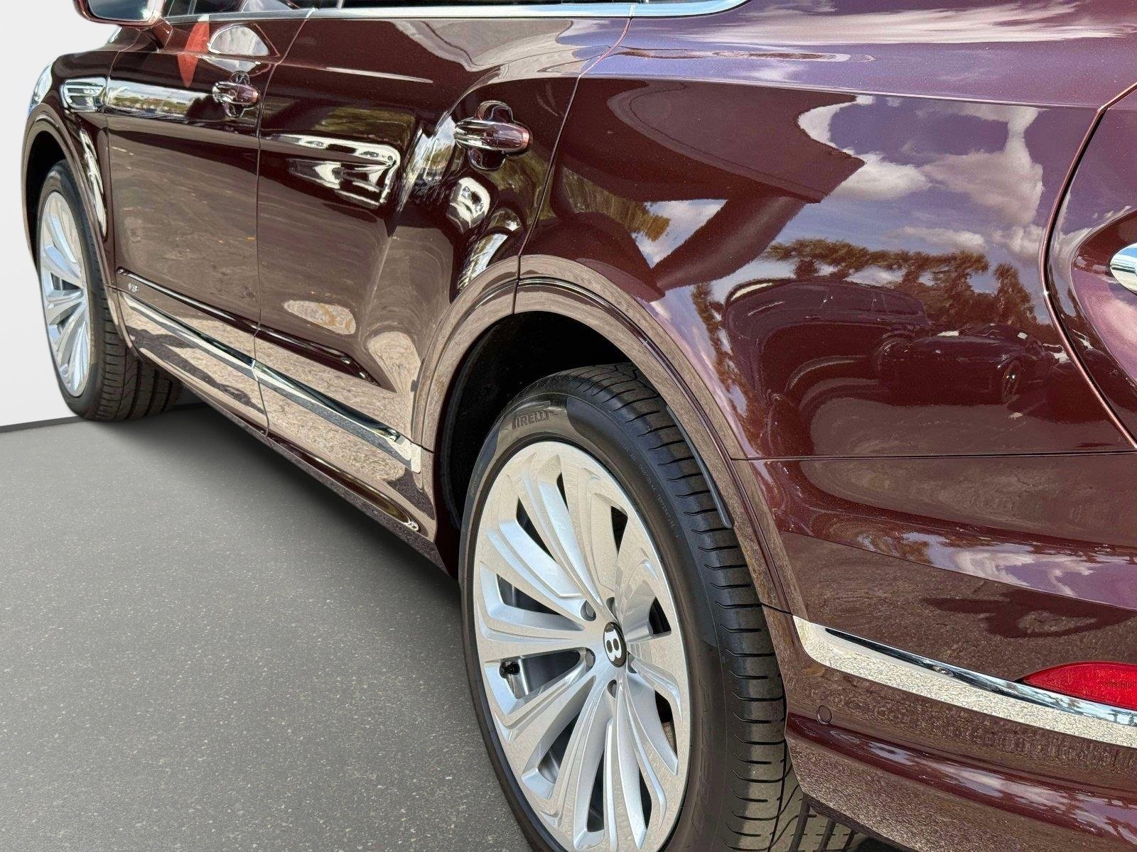 Used 2022 Bentley Bentayga image 14