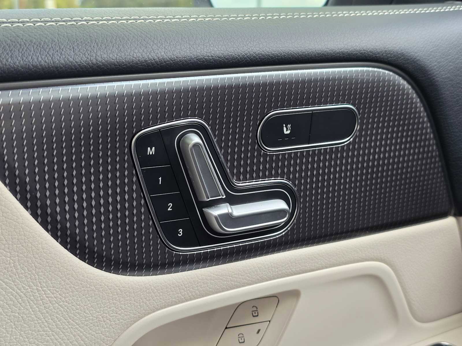 Used 2022 Mercedes-Benz GLB 250 GLB 250 image 31