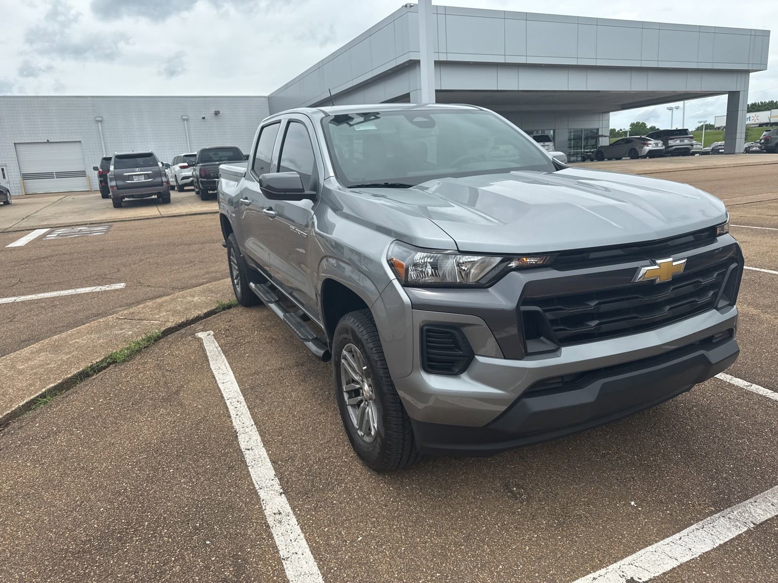 Used 2026 Chevrolet Colorado LT RWD image 3